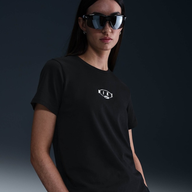 Camiseta Nike Sportswear Club - Feminina - Foto 1