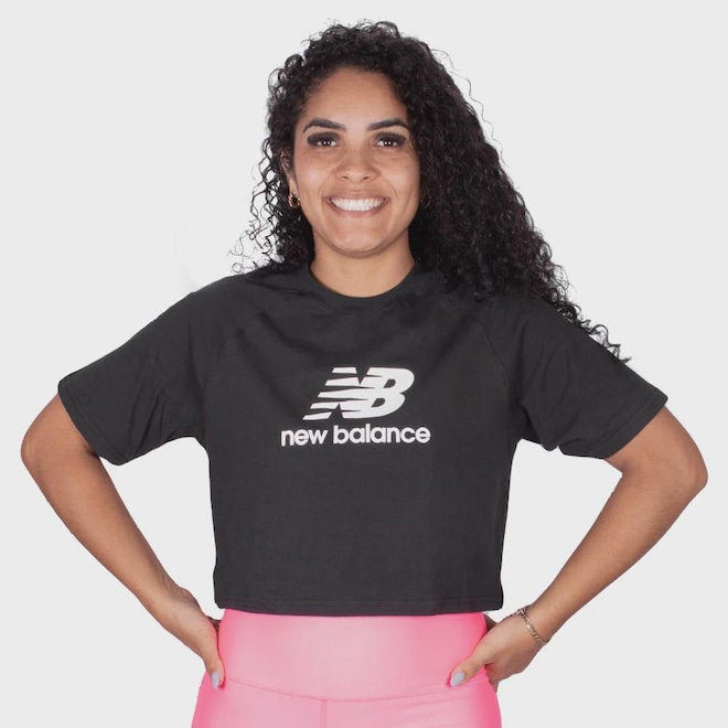 Camiseta New Balance Cropped Essentials Basic - Feminina - Foto 1