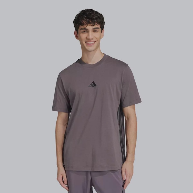 Camiseta adidas 3 Stripes - Masculina - Foto 1