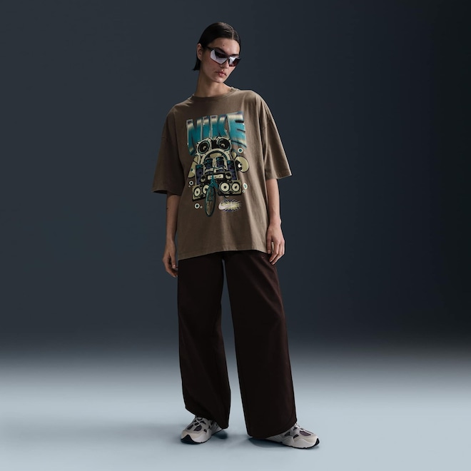 Camiseta Nike Sportswear Essential - Feminina - Foto 1