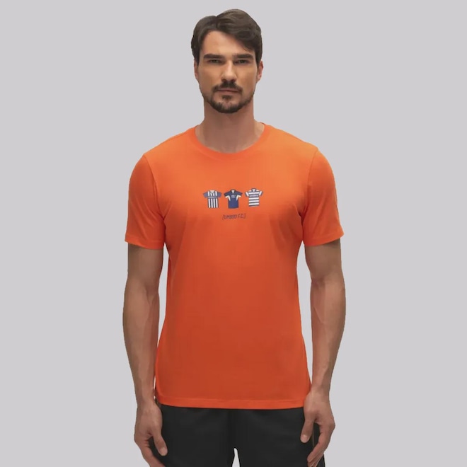 Camiseta Umbro Classic - Masculina - Foto 1