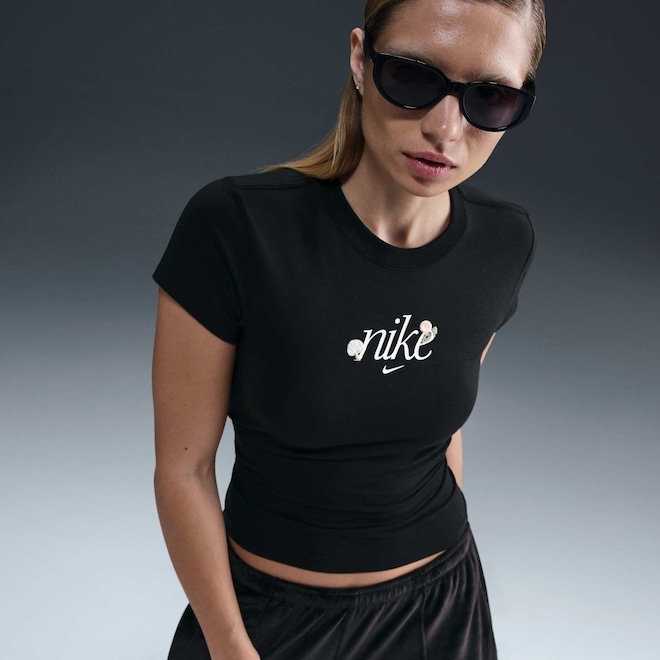 Camiseta Nike Sportswear Chill Knit Feminina - Foto 1