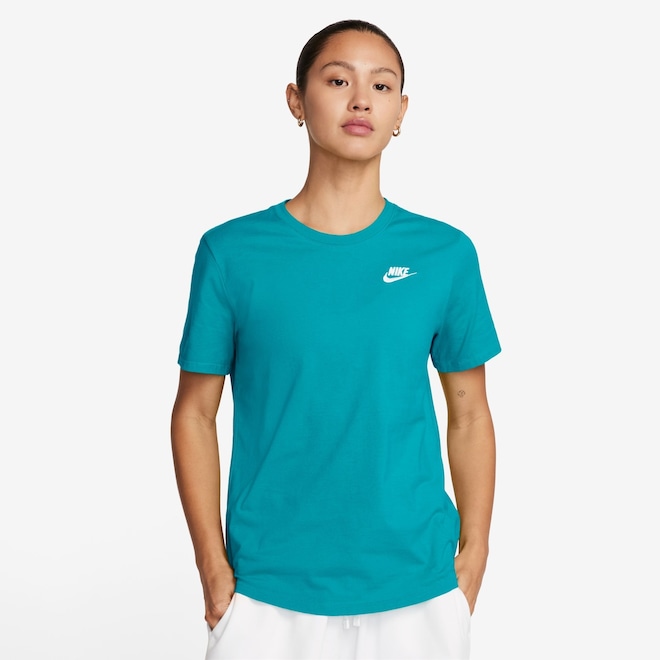 Camiseta Nike Sportswear Club Essentials Feminina - Foto 1