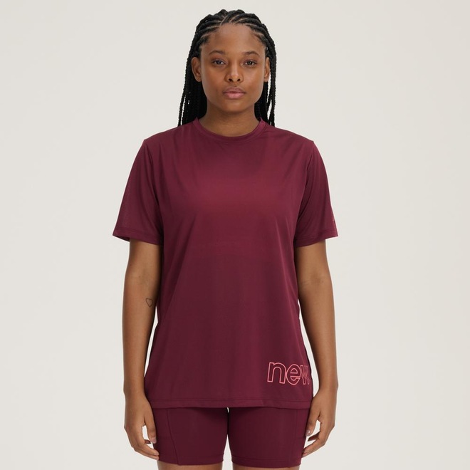 Camiseta New Balance Sport Essentials Graphic - Feminina - Foto 1
