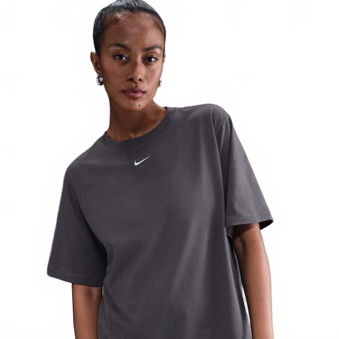 Camiseta Nike Sportswear Feminina - Foto 1