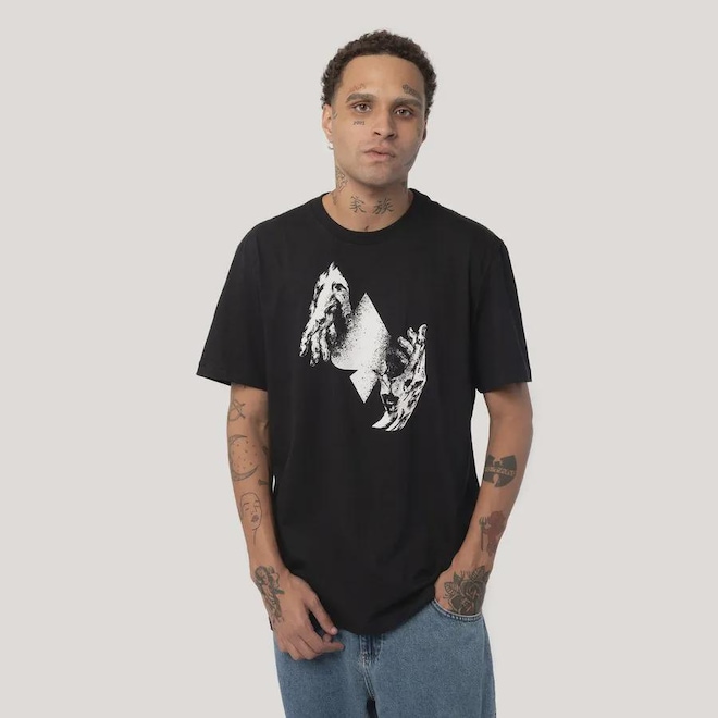 Camiseta Regular MCD Mãos Espada Masculino - Foto 1