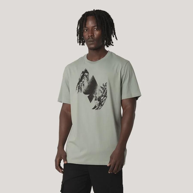 Camiseta Regular MCD Mãos Espada Masculino - Foto 1