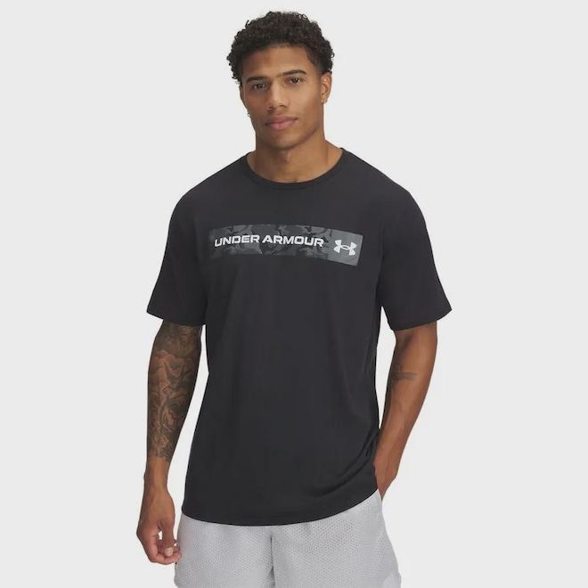Camiseta Under Armour Camo Chest Stripe Masculina - Foto 1