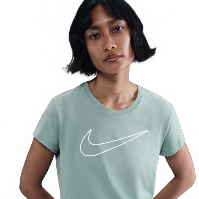 Camiseta Nike Sportswear Club Feminina - Foto 1
