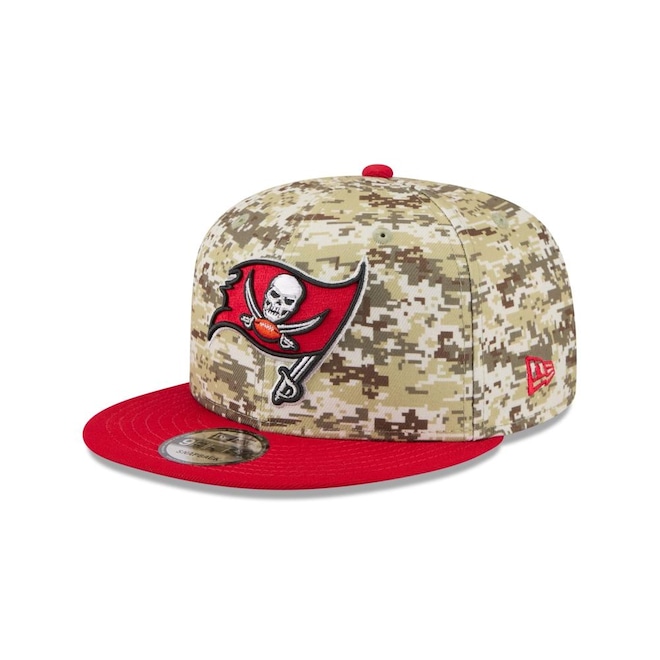 Boné New Era 9Fifty Tampa Bay Buccaneers NFL Salute Service 2025 Militar Masculino - Foto 1
