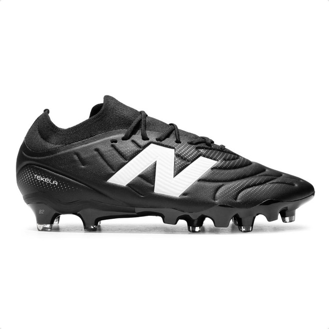Chuteira de Campo Adulto New Balance Tekela Team Low Laced FG V5 - Foto 1