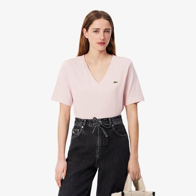 Camiseta de Algodão com Gola V e Caimento Relaxado Lacoste Feminina - Foto 1