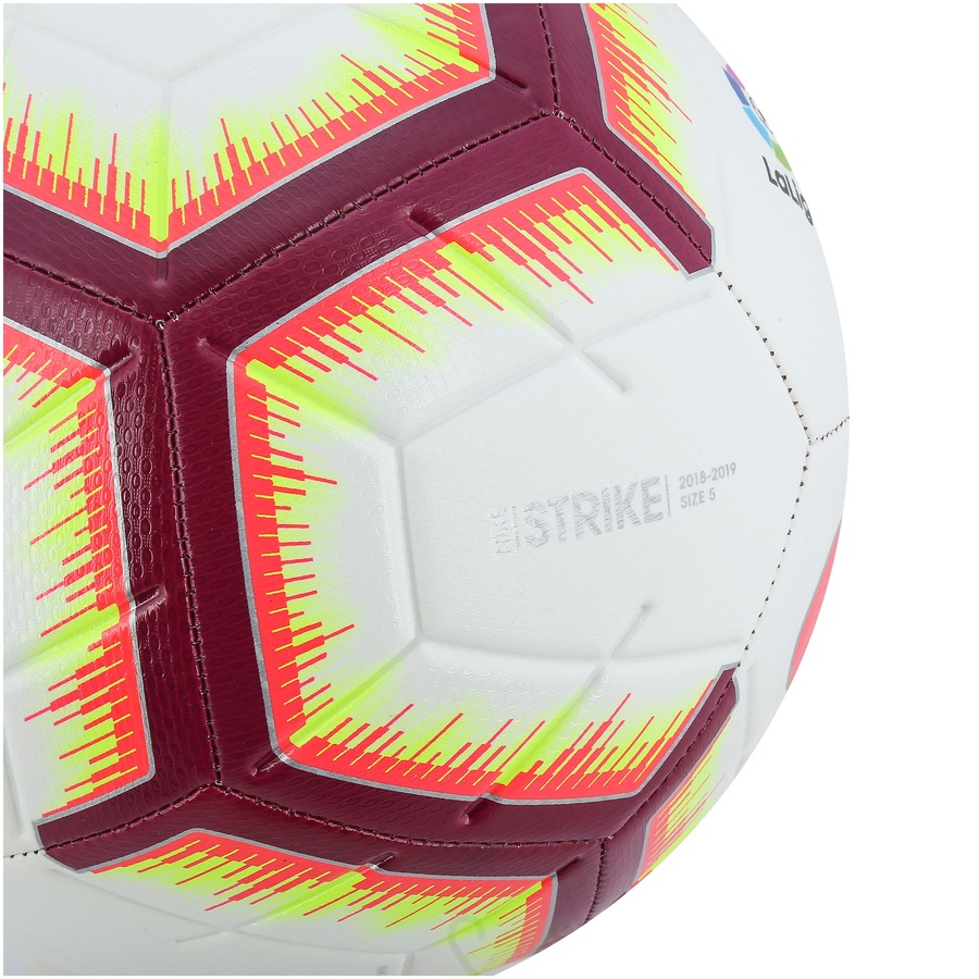 bola de futebol de campo nike strike la liga