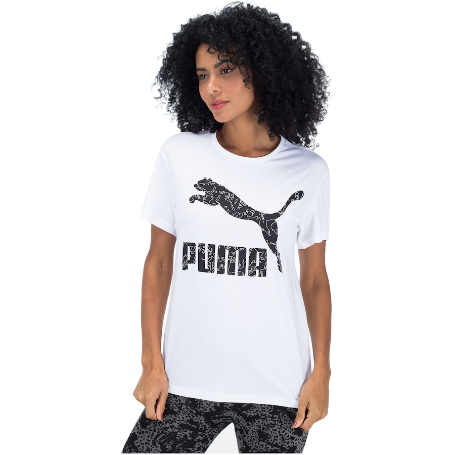 Camiseta Puma Classics Logo Aop Feminina Camiseta Puma Classics Logo Tee Aop Feminina