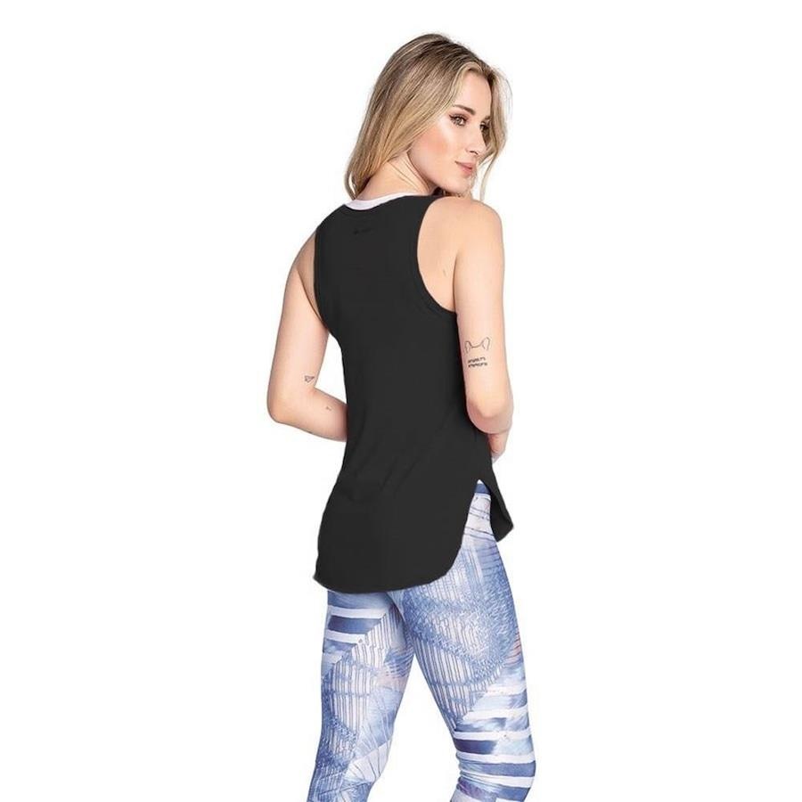camiseta mais longa atras