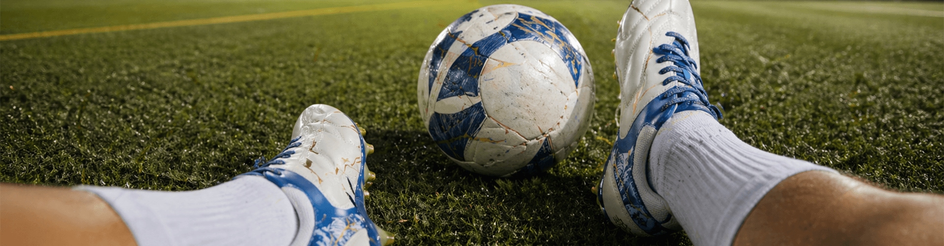 Chuteira Umbro Kintsugi, quando design e história entram em campo