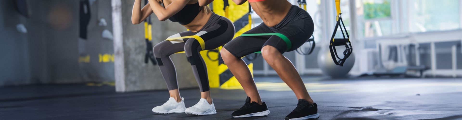 4 Exercícios com elástico que cabem na sua rotina