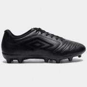 Imagem de chuteira com travas FG da Umbro